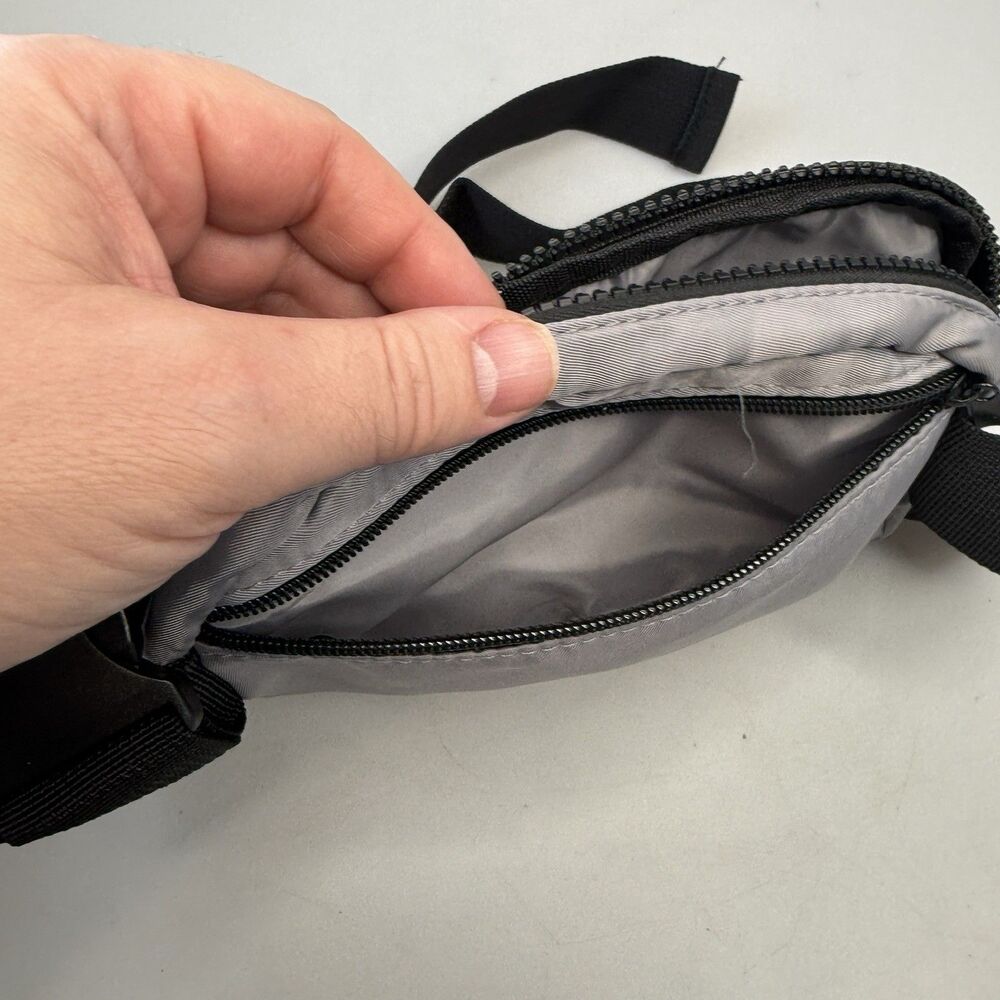 Napleton Since 1931 Gray Belt Bag Fanny Pack Crossbody Sling Travel Sport EUC - Picture 6 of 9